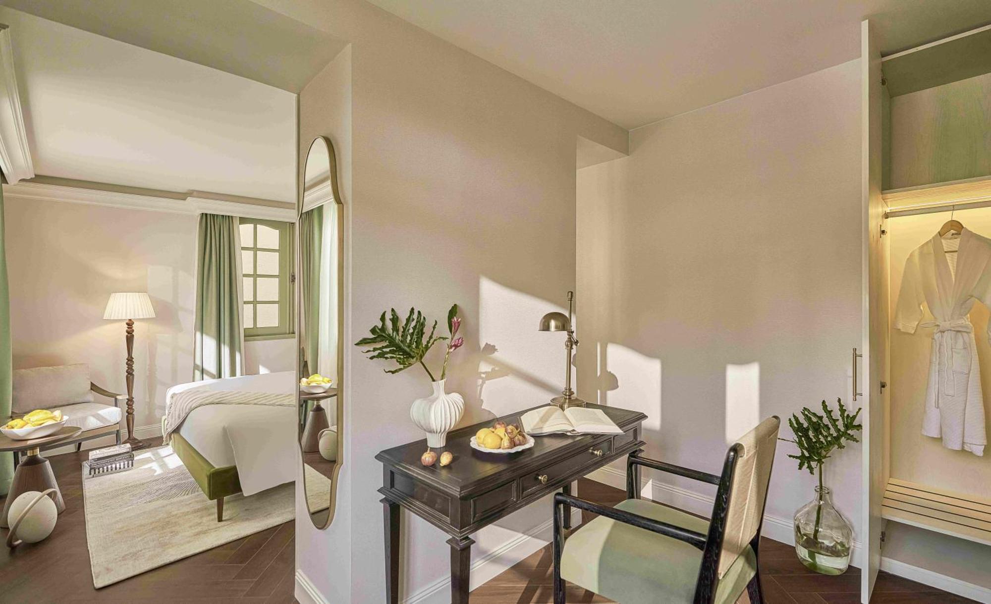 Khách sạn President Maison Signature By M Village 5*
